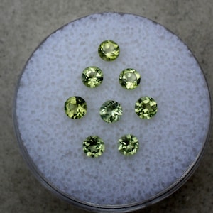 8 pedras naturais redondas de peridoto de 3 mm cada para artesanato, joalheria e coleção
