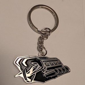 RAM Protest Symbol Keychain – Hemi Truck Emblem, Auto Key Ring, Gift for Automotive Fans