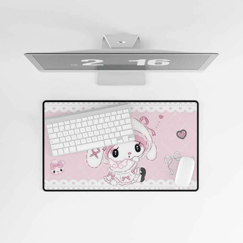 Tappetino per mouse Coquette My Melody / Regalo per lei / Tappetino per scrivania da ufficio / Ispirazione per l'arredamento della stanza del dormitorio / Regalo per la migliore amica / Regalo per gli amanti di Sanrio 23.6" × 13.8"