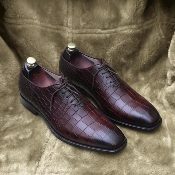 Bespoke Burgundy Croc-Embossed Oxford Shoes – Men’s Luxury Lace-Up Formal Dress Shoes