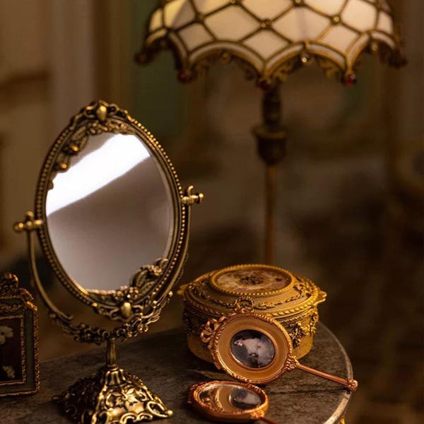 Specchietto da mano vintage in miniatura - Specchio da toeletta antico color oro per casa delle bambole, oggetti decorativi da scrivania in stile vittoriano, regali