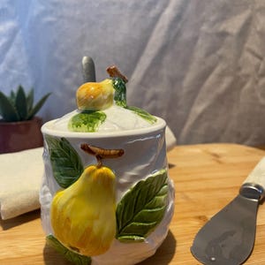 Majolica Style Pear Relief Jam Pot – Vintage 1980s Kitchenware – Ceramic Storage Jar