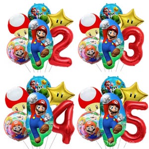 Może przedstawiać: Zestaw kolorowych balon&oacute;w urodzinowych z motywem Mario. Każdy zestaw zawiera duży czerwony balon z cyfrą, balon z postacią Mario, balony w kształcie gwiazd i okrągłe balony z Mario.
