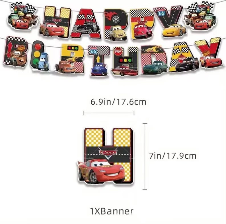 Pode incluir: Uma faixa colorida de "Feliz Anivers&aacute;rio" com carros de desenho animado. A faixa &eacute; feita de papel&atilde;o e inclui o texto "Happy Birthday" com decora&ccedil;&otilde;es tem&aacute;ticas de carros. A faixa tem 17,6 cm de largura e 17,9 cm de altura.