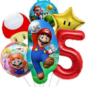 Może przedstawiać: Kolekcja kolorowych balon&oacute;w na hel z postaciami z serii gier wideo Super Mario. Zawiera czerwony balon z cyfrą 5, balon w kształcie gwiazdy oraz balony z Mario, Yoshim i księżniczką Peach.