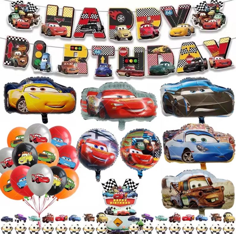Pode incluir: Um conjunto festivo de decora&ccedil;&atilde;o de festa de anivers&aacute;rio com bal&otilde;es em forma de carro, uma faixa que diz "Feliz Anivers&aacute;rio" e toppers de cupcake com tema de carro. Os bal&otilde;es s&atilde;o em v&aacute;rias cores, incluindo vermelho, amarelo e azul.