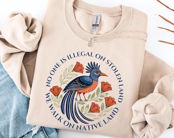 Sweatshirt niemand is illegaal op gestolen land, T-shirt sociale rechtvaardigheid, shirt inheemse landrechten, volkskunst vogelontwerp, shirt gelijkheid activist