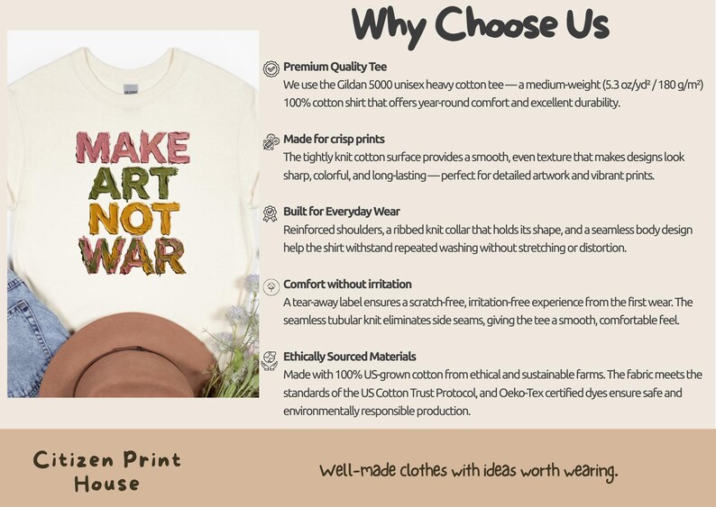 K&ouml;nnte beinhalten: Cremefarbenes T-Shirt mit dem Schriftzug "MAKE ART NOT WAR" in farbigen, strukturierten Buchstaben. Das Shirt wird mit blauen Jeans und einem braunen Hut kombiniert. Der Text "Citizen Print House" ist unten.