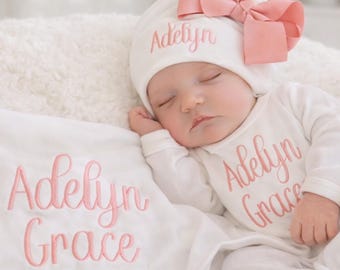 Personalized Newborn Girl Outfit Set – Blush Pink Baby Name Romper Hat Bow, Coming Home Outfit, Embroidered Baby Gift, Optional Swaddle