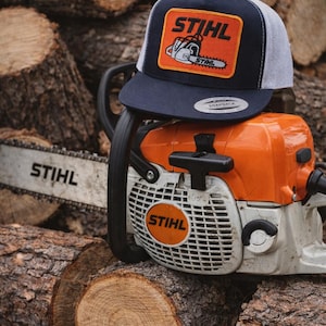 Gorra de camionero Stihl Flat Bill Snapback - Yupoong 6006
