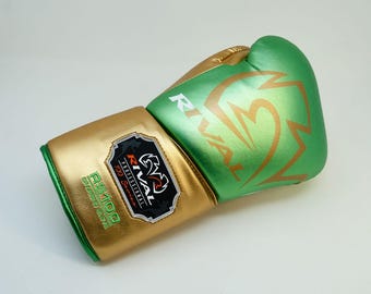 Guantoni da boxe Rival in pelle bovina, rossi, con lacci, per allenamento.