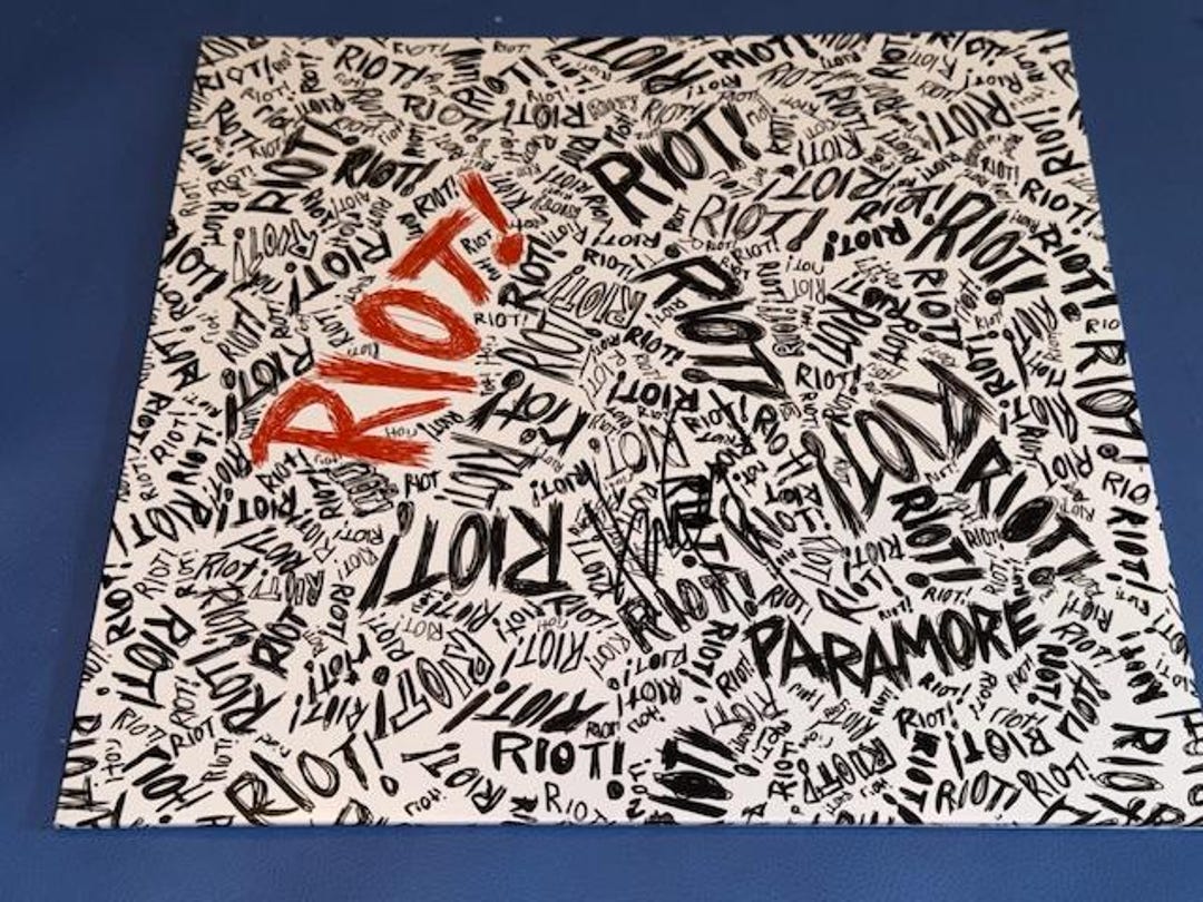 Hayley Williams Hand Signed Autographed Paramore Riot Record Album