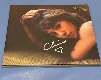 Album z autografem i ręcznie podpisanym napisem „Clairo Charm Record”