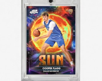 Cooper Flagg 2026 Cosmic Chrome Planetary Sun #8 Replika-Displaykarte | Dallas Mavericks Sammlerstück