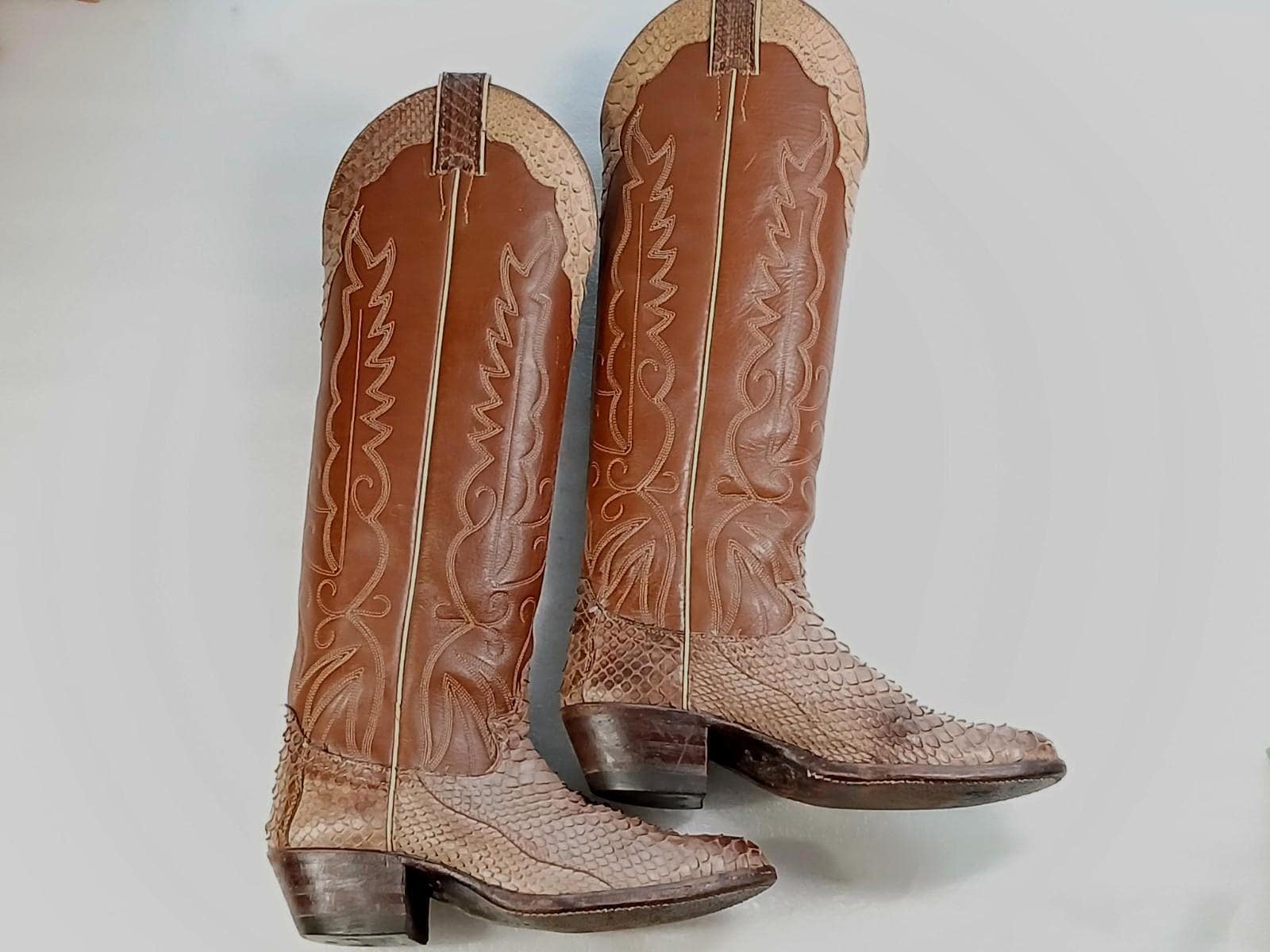 Bottes de Cowboy hautes pour femmes, chaussures plates à bout carré avec fermeture éclair brodée, style Western Cowgirl, chaussures à la mode pour dames, hiver 43 acheter à prix bas - livraison