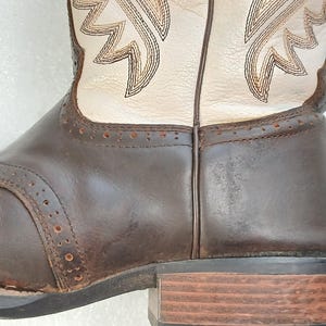 Stivali da cowboy Justin 8.5 EE in pelle bicolore marrone beige rodeo immagine 9