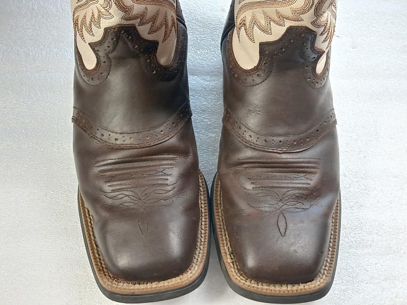 Stivali da cowboy Justin 8.5 EE in pelle bicolore marrone beige rodeo immagine 3