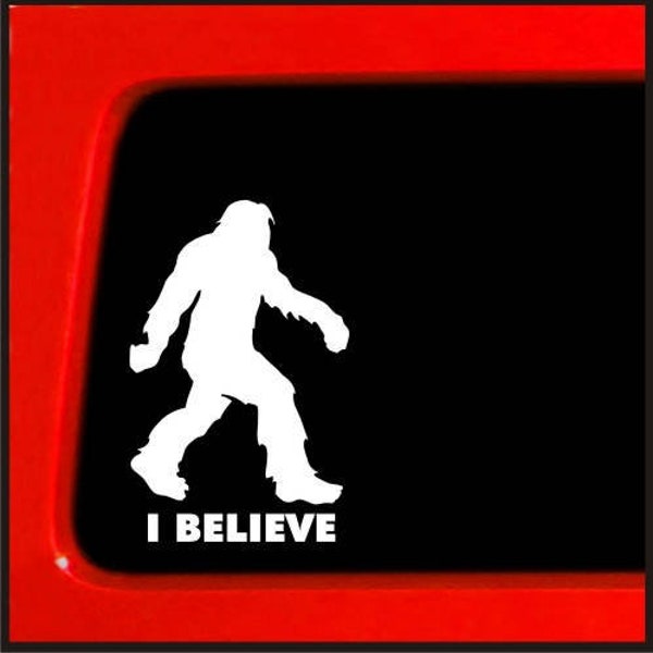 Bigfoot Sasquatch Stick Figura I Believe / Yeti, Bigfoot Parachoques Calcomanía para Coche, Camión, SUV, Ventana, Computadora Portátil / 3.7"x5.8"