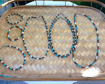 Set met kralenketting en armband