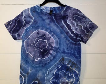 Small Men's Ice Dyed Tie Dye Shirt, Geode Pattern Blues.