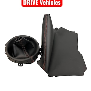 Könnte beinhalten: Schwarzer Lederschaltknauf und Schaltsack mit roten Nähten. Das Bild enthält den Text "Only Fits RIGHT HAND DRIVE Vehicles" in einem roten Rechteck.