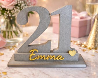 Letrero personalizado con el número de cumpleaños / Regalo personalizado para 18, 21, 30 y 40 años / Decoración de escritorio con nombre / Adorno numérico impreso en 3D