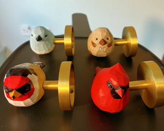 Crochets muraux en bois faits à la main pour oiseau en colère, patères pour chambre d'enfants, crochets muraux en laiton, crochets pour animaux mignons, décoration de chambre d'enfant, crochet pour oiseau en bois de style japonais