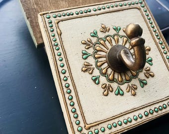 Crochets muraux bohèmes de style vintage, crochet pour porte-serviettes en bois vieilli, décor d'entrée peint à la main, porte-chapeau shabby chic, matériel unique