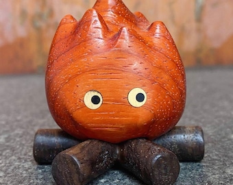 Ornement esprit du feu en bois fait main, décoration de bureau anime mignon, cadeau kawaii pour amateur d'anime inspiré de Calcifer hurle inspiré du château émouvant