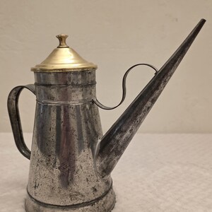 Dozownik do oleju w puszkach o pojemności 24 uncji z mosiężną gałką i pokrywką