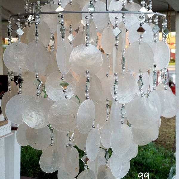 Solar Capiz Shell Windchimes/kroonluchter Witte Capiz Chimes met zonnelicht