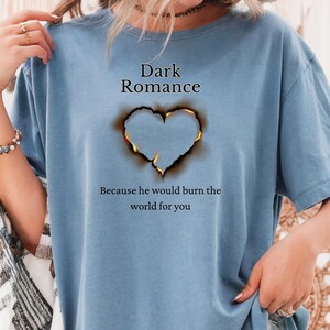 ダークロマンス。世界を燃やすからTシャツ。道徳的にグレーな悪役 画像 2