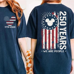 Camiseta Disney 250 Celebra América, bandera estadounidense de Mickey, camiseta Disneyland 2026, viaje a Disneyworld, viaje a Disney, 250.º aniversario en EE. UU. imagen 1