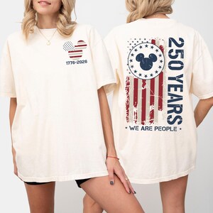 Camiseta Disney 250 Celebra América, bandera estadounidense de Mickey, camiseta Disneyland 2026, viaje a Disneyworld, viaje a Disney, 250.º aniversario en EE. UU. imagen 4