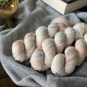 Fil teint à la main, fil panaché de beige, Foster