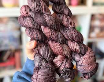 Hilo teñido a mano, hilo moteado marrón y negro