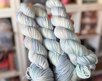 Handgefärbtes Garn, Hellgrün und Blau