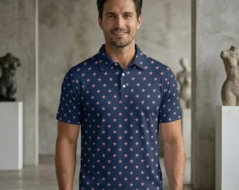 Polo de golf azul marino y rosa con estampado integral de estrellas, prenda deportiva de alto rendimiento.