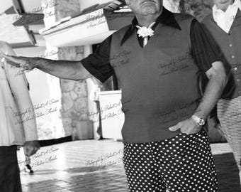 Jackie Gleason, actor y comediante, Hotel Marco Beach, Florida, 1974-75. Foto vintage (descarga digital).
