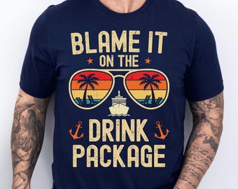 Blame It On The Drink Package Unisex T-shirt | Grappig T-shirt voor op de cruise met drankthema | Retro T-shirt voor een familievakantie op een cruise met zonsondergang | Zomershirts voor mannen