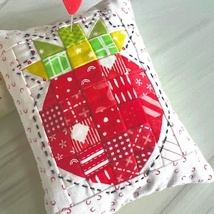 Handgefertigt Nadelkissen Quilted Nadelkissen Nähen Accessoire Scrappy Strawberry Patchwork Pfennige Poppets