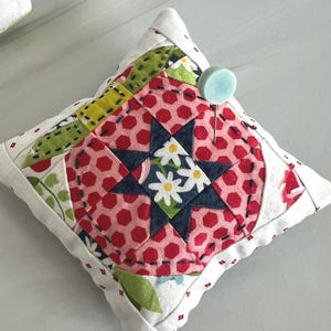 Handgefertigtes Nadelkissen Gestepptes Nadelkissen Nähaccessoire Dezentes Nadelkissen Patchwork Pennies Poppets