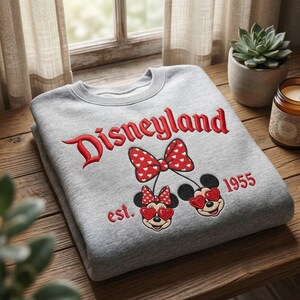 Sudadera Coquette Cherry Disneyland bordada, camiseta retro Est. 1955 Cherry Disney, conjunto retro Disney Cherry, camiseta con lazo de cereza bordado imagen 5