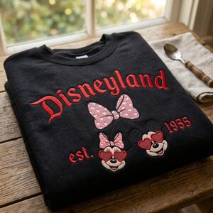 Sudadera Coquette Cherry Disneyland bordada, camiseta retro Est. 1955 Cherry Disney, conjunto retro Disney Cherry, camiseta con lazo de cereza bordado imagen 2