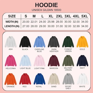Może przedstawiać: Zdjęcie przedstawiające bluzy z kapturem unisex Gildan 18500 w r&oacute;żnych kolorach, takich jak Ash, Black i Caroline Blue. Obraz zawiera tabelę rozmiar&oacute;w z wymiarami w calach (i cm), od S do 5XL, z podaniem szerokości i długości.