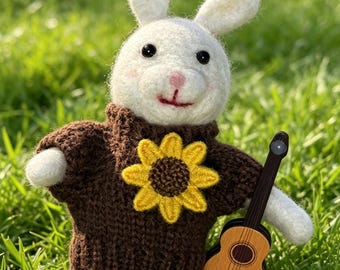 Lapin en feutre fait main avec guitare, mini peluche lapin de 8 cm, cadeau de rentrée, joli pendentif sac à dos
