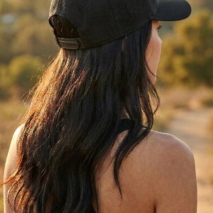 Gorra unisex minimalista ajustable Alo Yoga Pink Off Duty imagen 13