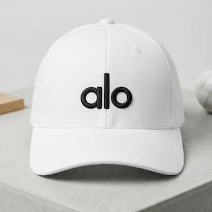 Puede incluir: Un juego de tres tazas de cer&aacute;mica con un acabado moteado y mate. Las tazas son de color crema, gris claro y gris oscuro. Cada taza tiene un dise&ntilde;o simple y minimalista y un asa redondeada.