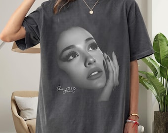 Ariana Grande Vintage Portrait T-Shirt – Retro Ariana Grande Fan Shirt, Aesthetic Pop Singer Graphic Tee, Comfort Colors 1717 Shirt