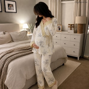 Conjunto de pijama de maternidad para mujer, ropa de lactancia con almohadillas para el pecho, top cruzado y pantalón con cintura ajustable.